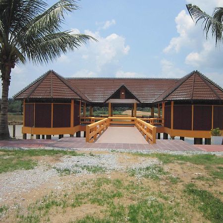 Green Village Pasir Salak Eco River Resort Kampung Gajah  Eksteriør billede