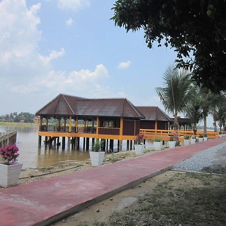 Green Village Pasir Salak Eco River Resort Kampung Gajah  Eksteriør billede