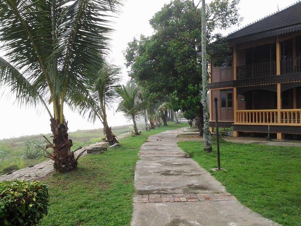 Green Village Pasir Salak Eco River Resort Kampung Gajah  Eksteriør billede