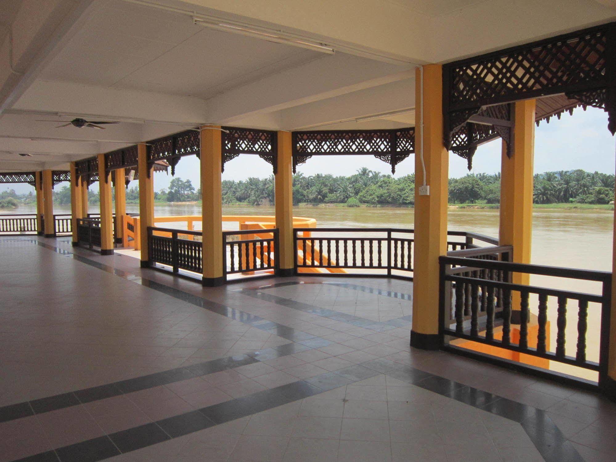 Green Village Pasir Salak Eco River Resort Kampung Gajah  Eksteriør billede